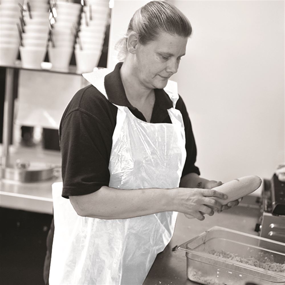 White Polythene Aprons (Pack 100)
